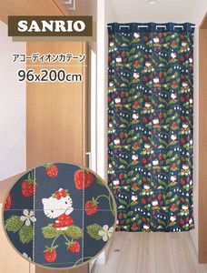 【受注生産アコーディオンカーテン】サンリオ「ハローキティ 刺繍風イチゴ」96x200cm【日本製】パタパタ