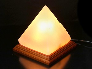 【天然石 インテリア】ヒマラヤ岩塩ランプ ピラミッド型 (数量限定商品) 【天然石 パワーストーン】