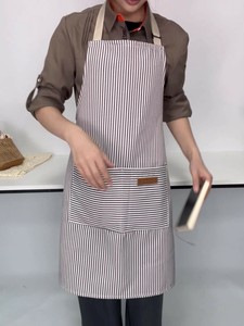 ネックタイプテトロンエプロンで汚れを防ぎます YMA929
