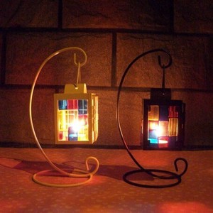 ステンドグラス鉄燭台創意家飾り風灯ブライダル道具振付品プレゼント BQ658