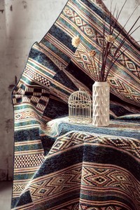 薄くて軽い　繊細な柄を表現　ベルギー製　モケット織絨毯　シェリー　14109