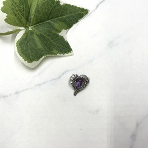 値下げブローチ　ラインストーン　キラキラ　ミニ　ビジュー　ハート　パープル