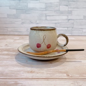 丸型 コーヒーカップ ＆ ソーサー さくらんぼ赤　日本製 美濃焼 陶器 おしゃれ かわいい 可愛い カフェ