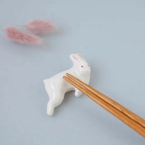 ねそべりウサギ　赤目　箸置き　日本製