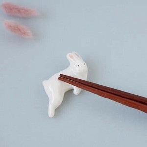 ねそべりウサギ　黒目　箸置き　日本製