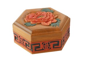 木彫六角小箱