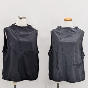 Pullover Half-Moon Switching Tuck Vest