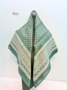 秋冬新作）スカーフ　日本製ウール100％小花柄プリント大判スカーフ