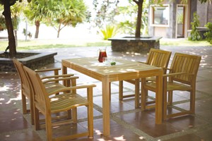Garden Tables/Garden Chairs