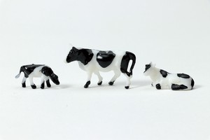 ジオラマ模型　牛　1／100　10個組