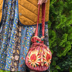 Embroidery Roast Ring Bag