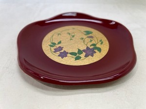 R411-27　梅型金箔銘々皿　鉄線　　Plum-shaped gold leaf name plate with iron wire
