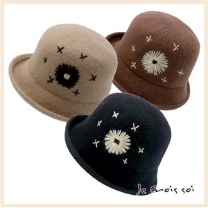 おしゃれハット　ウール100％素材　暖かい素材　帽子　ハンド花刺繍デザイン　帽子　婦人雑貨