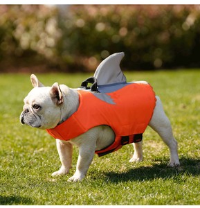 空飛ぶサメのひれ救命胴衣犬の水泳着アウトドアペットの運動着  ZCLA688