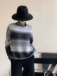 Sweater/Knitwear Bottle Neck Gradation