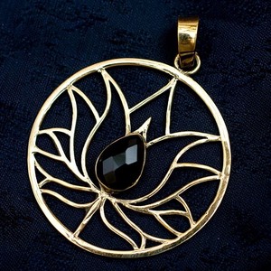 Flower Natural stone Gold Pendant Head with Chain Width