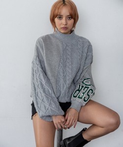 Cable switching sweat pullover