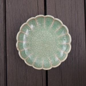 六貫青磁菊割小皿 薄緑 グリーン 豆皿  11cm    [日本製/有田焼/和食器]