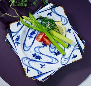 【有田焼】染付流水 紙敷正角皿 日本製 刺身皿 向付 盛皿 焼皿 和食器 割烹