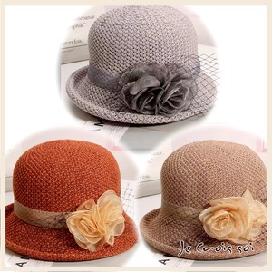 透かしニット編みのエレガントな帽子　リボンが可愛いい帽子