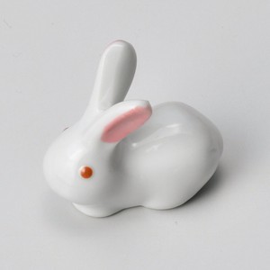 「2023年 新作」ウサギ（ピンク）箸置　　【日本製　磁器】