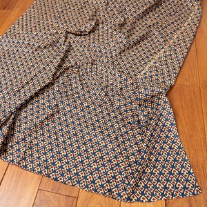 〔1m切り売り〕伝統息づく南インドから　昔ながらの更紗模様布〔約109cm〕ブルー×レッド系