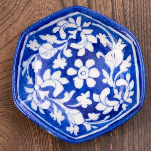 〔直径：12.5cm〕ブルーポッタリー ジャイプール陶器の六角飾り皿・小物入れ - 唐草柄青