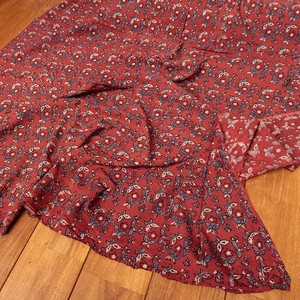 〔1m切り売り〕アジュラックプール村からやってきた　昔ながらの木版染め更紗模様布〔約109cm〕 - レッド系