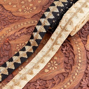 チロリアンテープ　メーター売 - 金糸が美しい　更紗模様のゴータ刺繍〔幅:約2.8cm〕 - アンベール