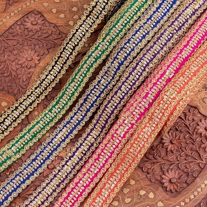 チロリアンテープ　メーター売 - 金糸が美しい　更紗模様のゴータ刺繍〔幅:約2.8cm〕 - 螺旋