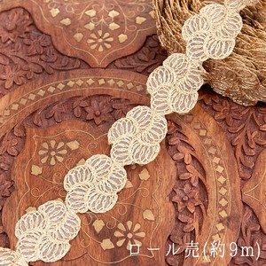 約9m チロリアンテープ ロール売 - 金糸が美しい　更紗模様のゴータ刺繍〔幅:約4cm〕 - プルメリア