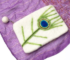 Pouch Peacock White