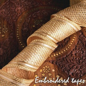 チロリアンテープ　メーター売 - 金糸が美しい　金色のゴータ刺繍〔幅:約8.5cm〕