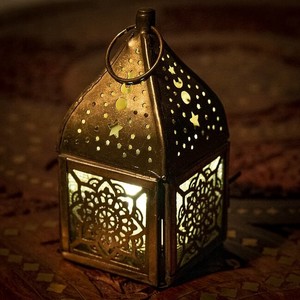 モロッコスタイルの透かし彫りLEDキャンドルランタン〔ロウソク風LEDキャンドル付き〕 - 約10.5×5.5cm