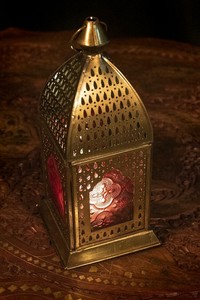モロッコスタイルの透かし彫りLEDキャンドルランタン〔ロウソク風LEDキャンドル付き〕 - 〔レッド〕約21.5