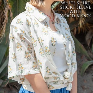 白地に木版染めが映える　半袖コットンシャツ