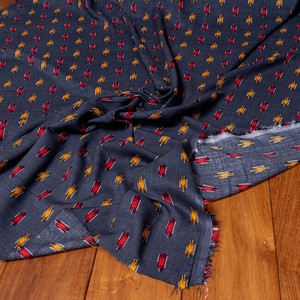 〔1m切り売り〕南インドの絣織り風パターン布〔幅約109cm〕 - ダークグレー系