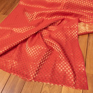 〔1m切り売り〕インドの伝統模様布　光沢感のあるブロケード生地に　美しい金糸の紋織〔幅約108cm〕