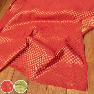 〔1m切り売り〕〔緑or赤〕インドの伝統模様布　光沢感のあるブロケード生地に　美しい金糸の紋織　水玉