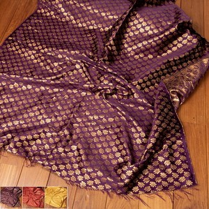 〔各色あり〕〔1m切り売り〕インドの伝統模様布　光沢感のあるブロケード生地　金糸〔約122cm〕