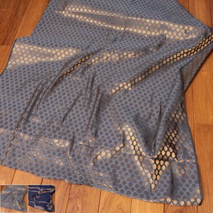 〔各色あり〕〔1m切り売り〕インドの伝統模様布　光沢感のあるブロケード生地　金糸〔約107cm〕