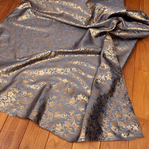 〔1m切り売り〕インドの伝統模様布　光沢感のあるブロケード生地　金糸〔約126cm〕グレー系