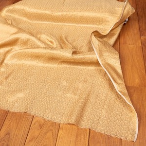 〔1m切り売り〕インドの伝統模様布　光沢感のあるブロケード生地　金糸〔約109cm〕ゴールド系