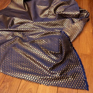 〔1m切り売り〕インドの伝統模様布　光沢感のあるブロケード生地　金糸〔約123cm〕ネイビー系