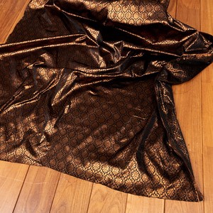 〔1m切り売り〕インドの伝統模様布　光沢感のあるブロケード生地　金糸〔約109cm〕ブラック×カッパー系