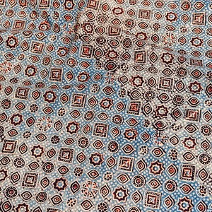 〔約3.8m 長尺布】伝統息づくインドから　昔ながらの木版染めアジュラックデザインの伝統模様布〔横幅：約1
