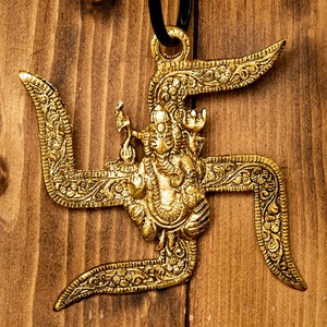 〔壁掛けタイプ〕インドの神様ウォールハンギング - スワスティカ・ガネーシャ - 10cm