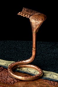 聖なる蛇 ナーガ 銅製 高さ：23cm程度