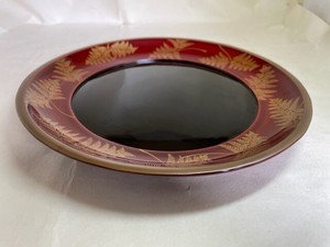 R55-4　国産木製漆塗丸皿　塗分け　手描きシダ