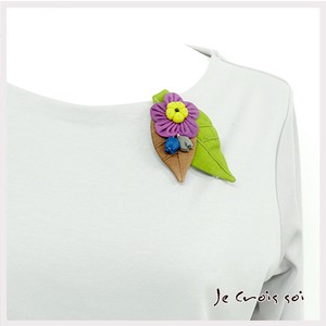 全2色　花と葉っぱモチーフ　雑貨 ボタニカルブローチ　マグネットブロー 　針穴が付かない便利チ　手刺繍